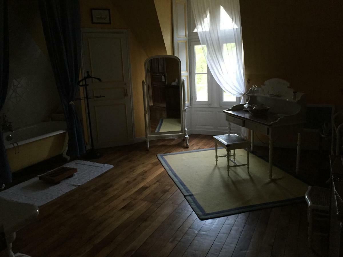 Вилла Manoir De La Chouanniere Montreuil-sur-Maine Экстерьер фото